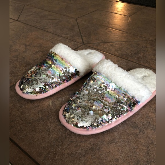 3 pairs house slippers size 7 - Picture 4 of 6